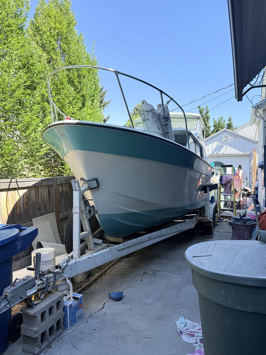 Tollycraft 24 foot sedan cabin cruiser
