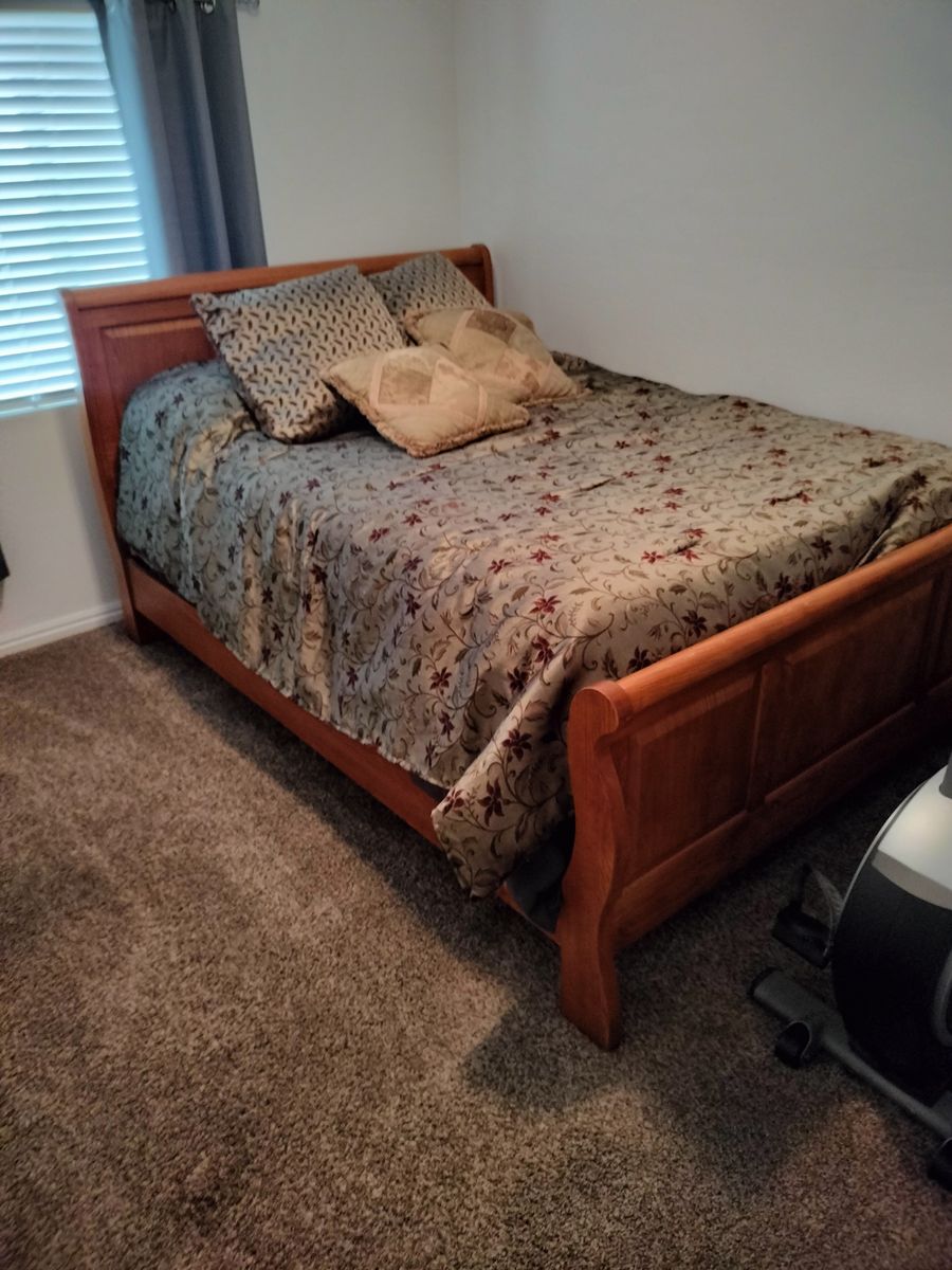 Queen size Head/footboard 