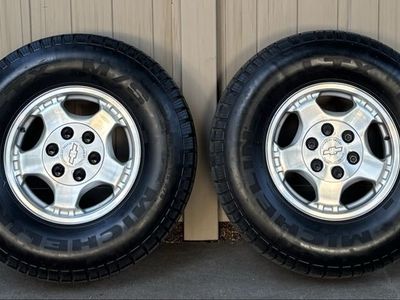 Like New! Chevy OEM Wheels & Tires - 265/75r16