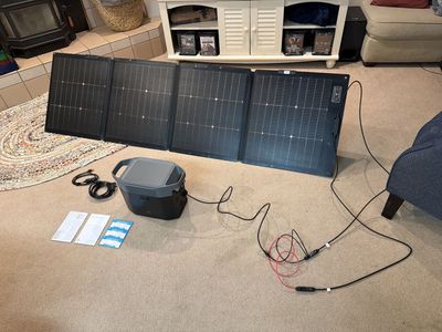 ECOFLOW battery and solar panels