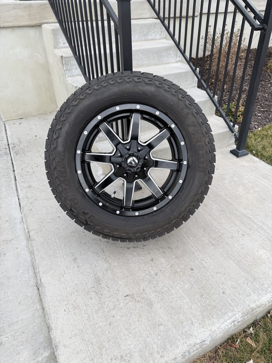 GMC Sierra 3500 Rims and Tires 295/60R20
