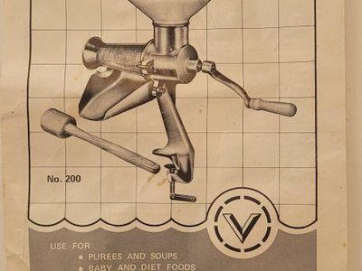 Vitantonio MFG. CO. VICTORIO STRAINER No. 200 - Vintage Food Mill for Purees & Sauces