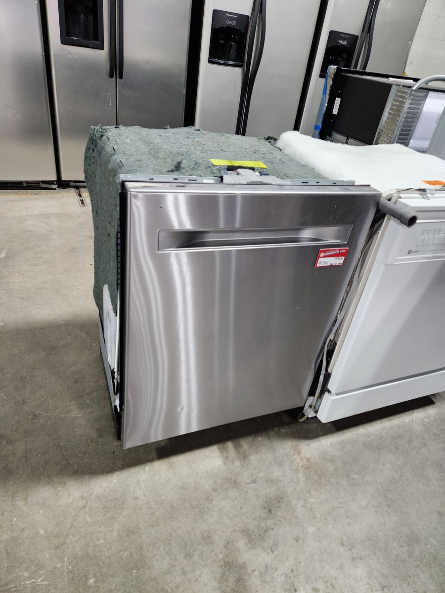 BEAUTIFUL MIDEA STAINLESS STEEL DISHWASHER! W-WARRANTY