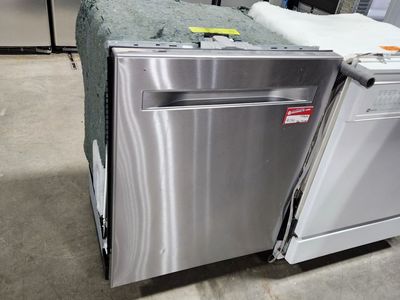BEAUTIFUL MIDEA STAINLESS STEEL DISHWASHER! W-WARRANTY