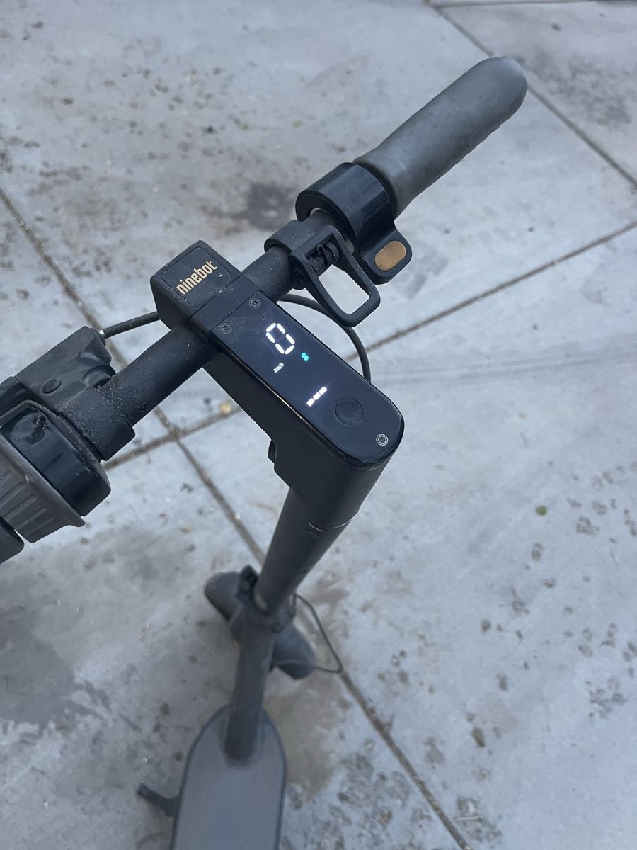 Ninebot Kickscooter by Segway ES2 Folding Electric Scooter - Pre-owned