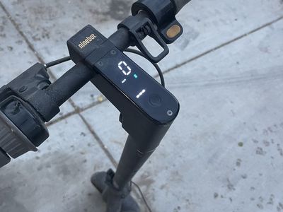 Ninebot Kickscooter by Segway ES2 Folding Electric Scooter - Pre-owned