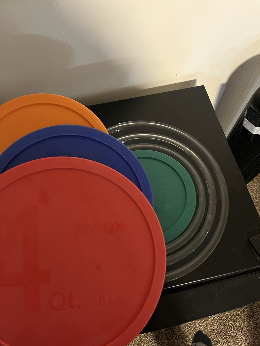 Pyrex bowls with lid
