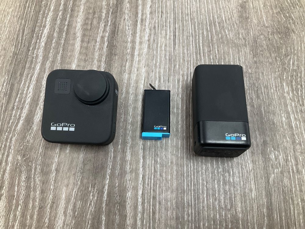 GO PRO MAX W/ EXTRA BATTERY & CHARGER