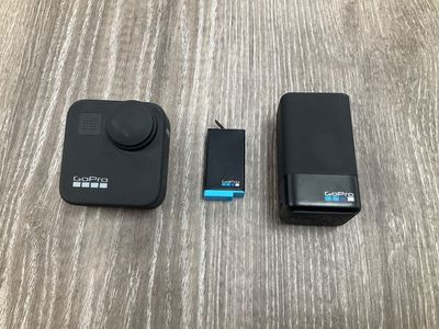 GO PRO MAX W/ EXTRA BATTERY & CHARGER