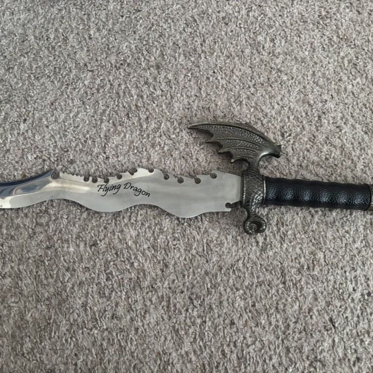 21 Flying Dragon Serrated Rippled Fantasy Dagger