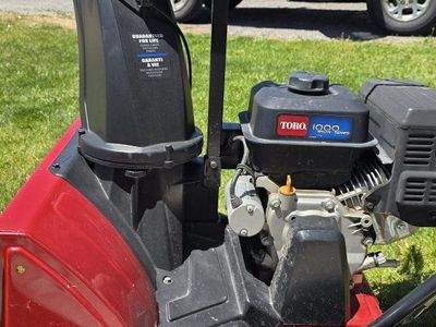 Toro SnowMaster 724 QXE Personal Pace Self-Propel Snow Blower 24-inch with Quick Stick Chute