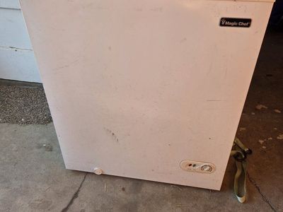 Magic Chef Compact Chest Freezer - White, Garage Ready