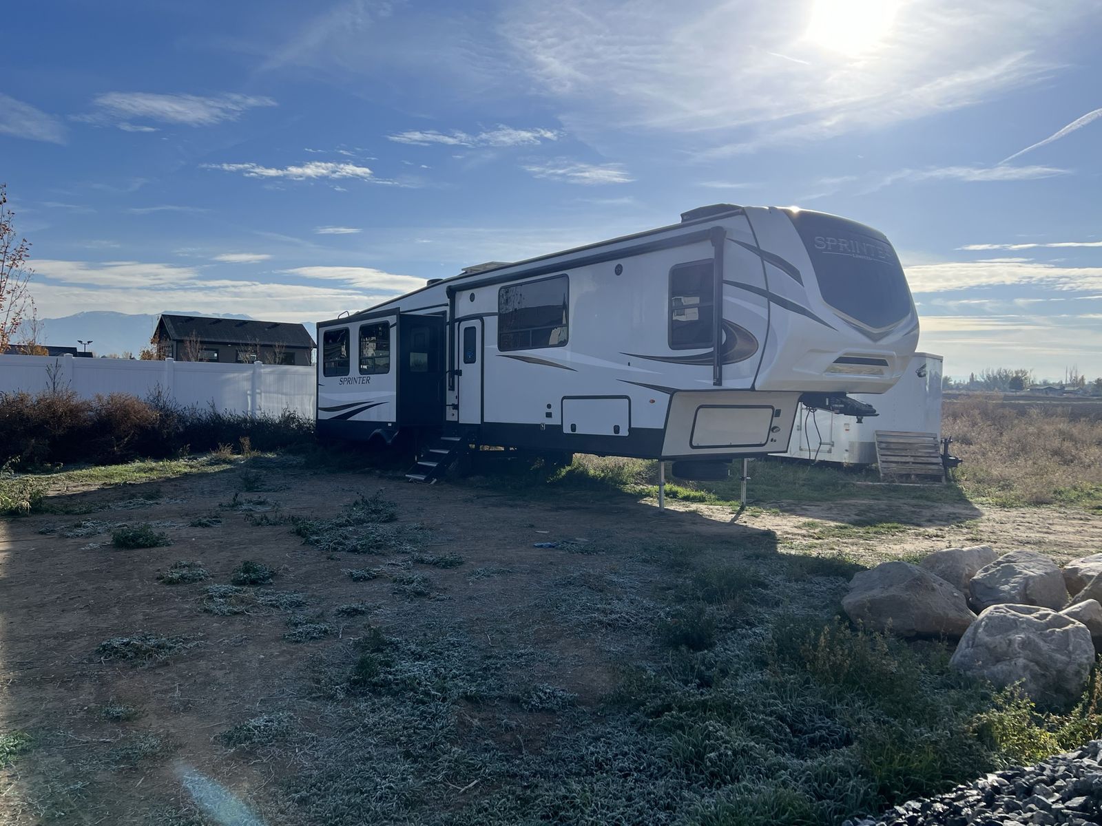 Keystone Sprinter Limited 5th Wheel RV - Modern & Spacious Travel Trailer