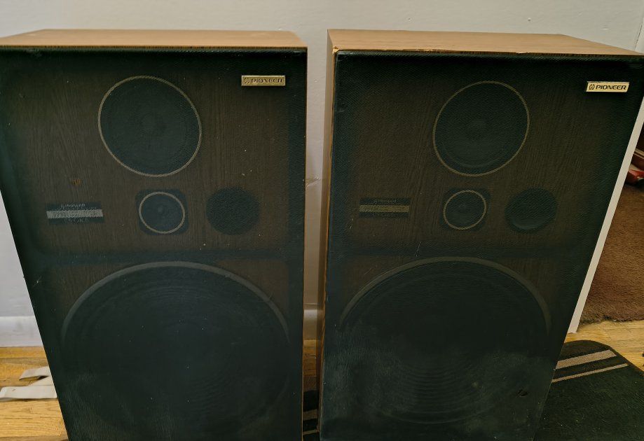 "For sale is a complete vintage audio bundle, perfect for any music or home theater enthusiast