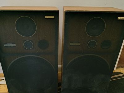 "For sale is a complete vintage audio bundle, perfect for any music or home theater enthusiast