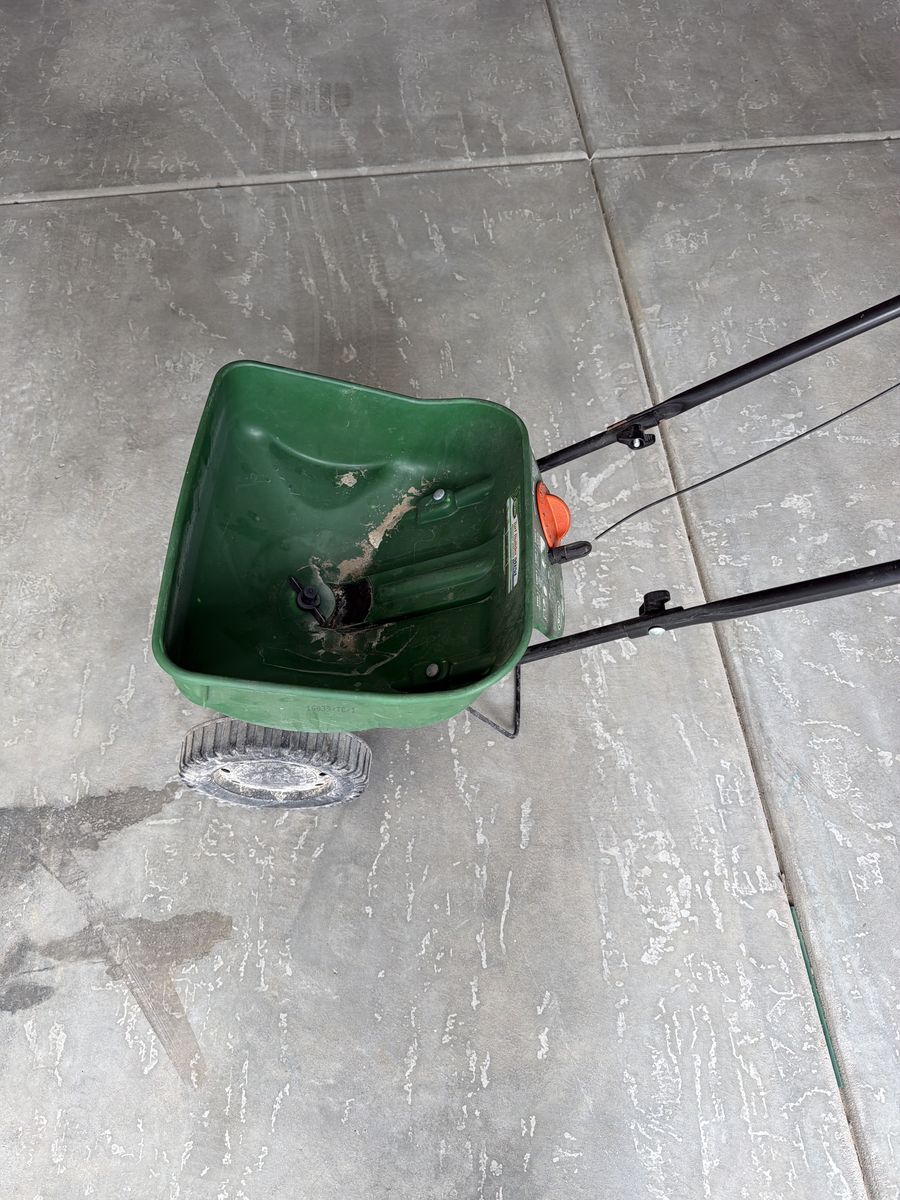 Scott’s spreader! $5