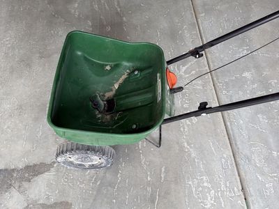 Scott’s spreader! $5