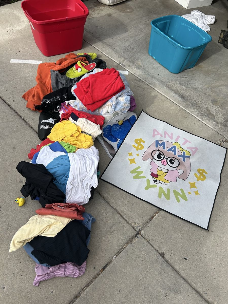 free modern and vintage clothes with rugs as well