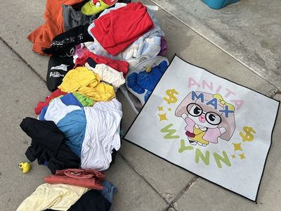 free modern and vintage clothes with rugs as well