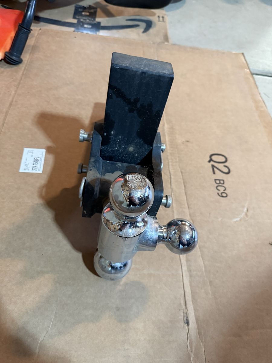 B&W tow and stow receiver hitch