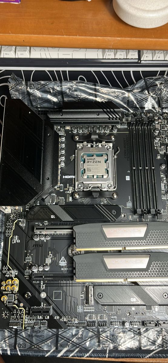 AMD Ryzen 7 7700 and MSI B650 Tomahawk WiFi with 32GB Corsair Vengeance RAM 5600MHz DDR5