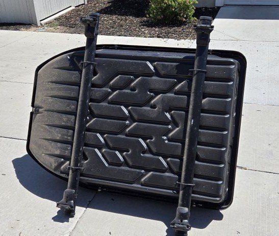 Yakima Landing Pad 19, Crossbars, and Trail Gear Roof Cargo Box