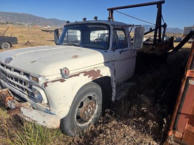 Vintage Ford F-600 Flatbed Truck - Project/Parts Vehicle (Non-Running)