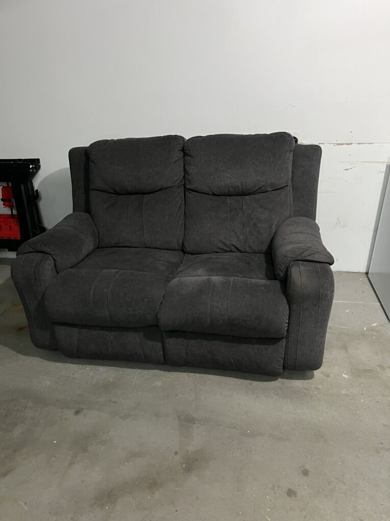 Electronic Reclining Loveseat