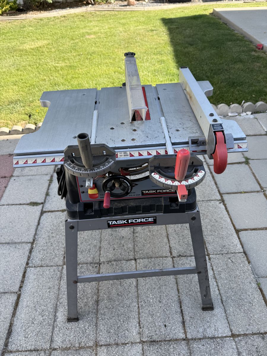 Task Force BT2500W 10-Inch Table Saw with Stand and Manual