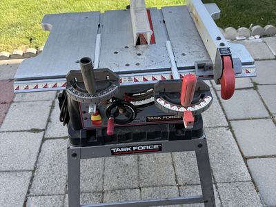 Task Force BT2500W 10-Inch Table Saw with Stand and Manual