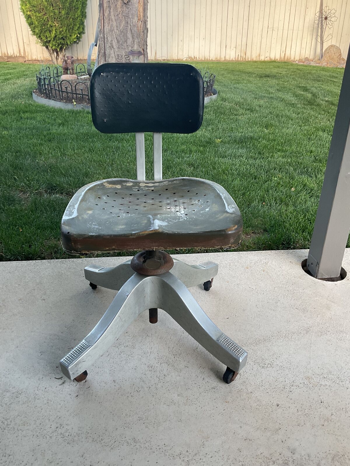 Vintage 1950’s Shaw Walker Industrial Metal Chair
