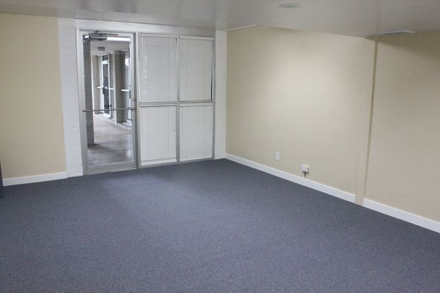 Large 1 room office suite for lease
