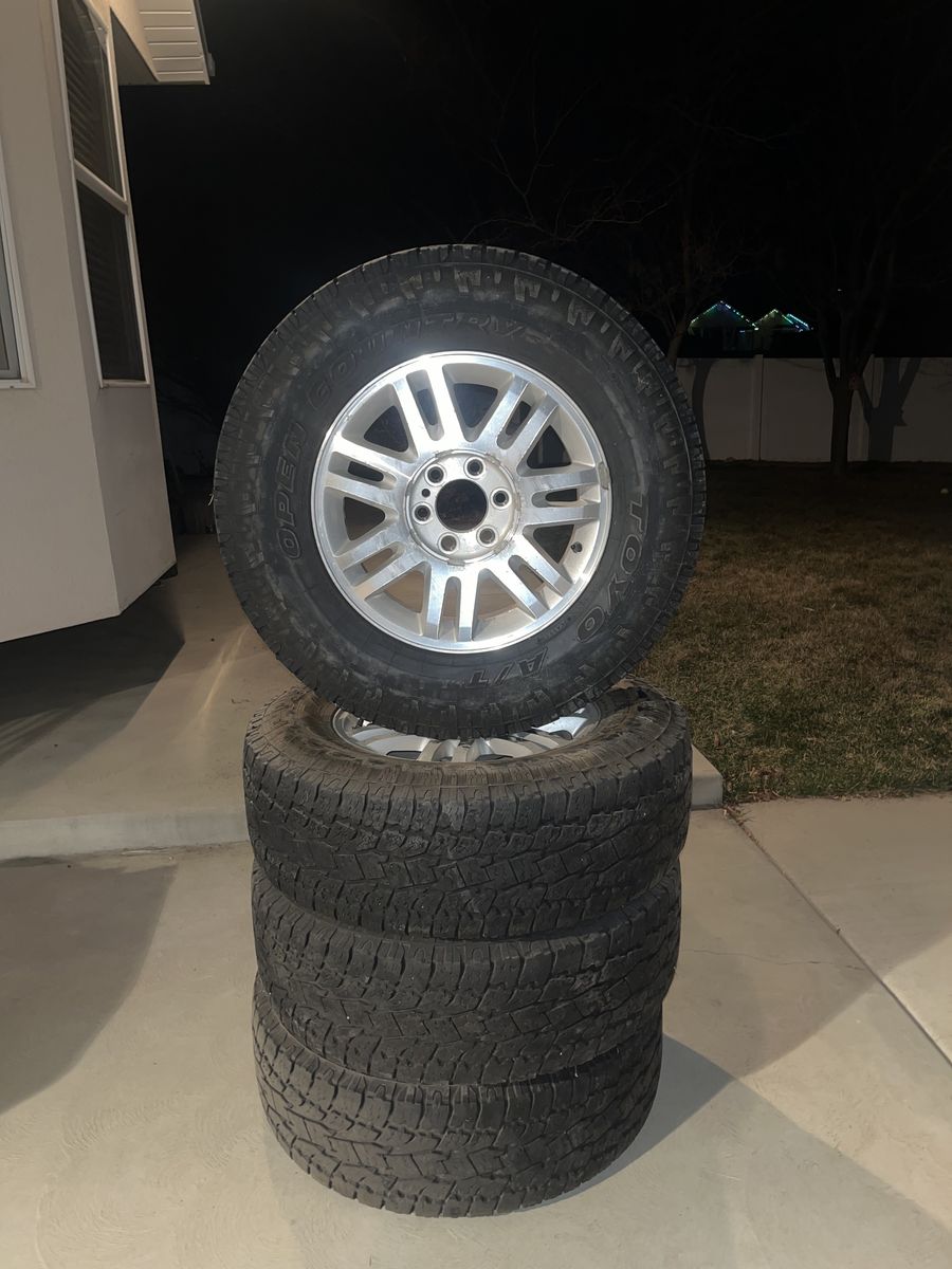 Tires Toyo A/T Open country, Sell Or Trade