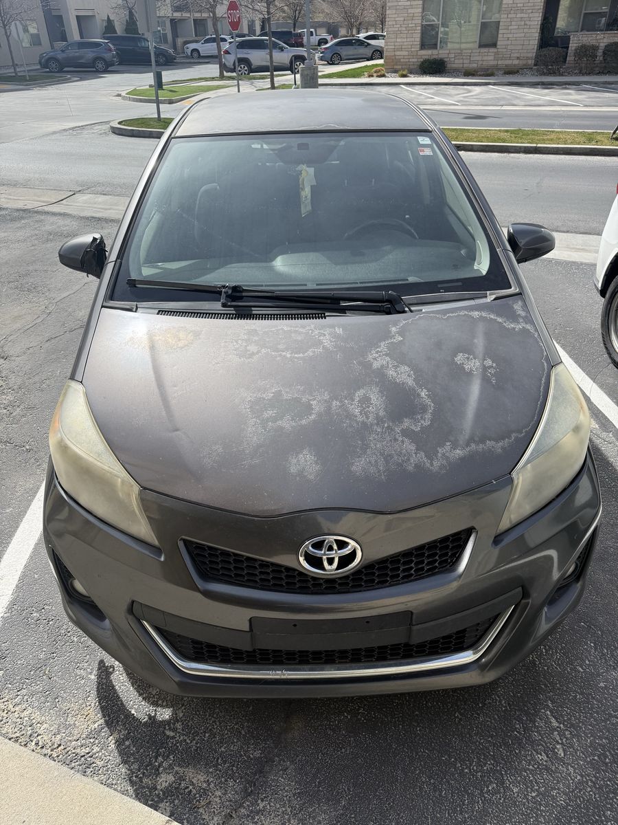 2012 Toyota Yaris 5-Door SE