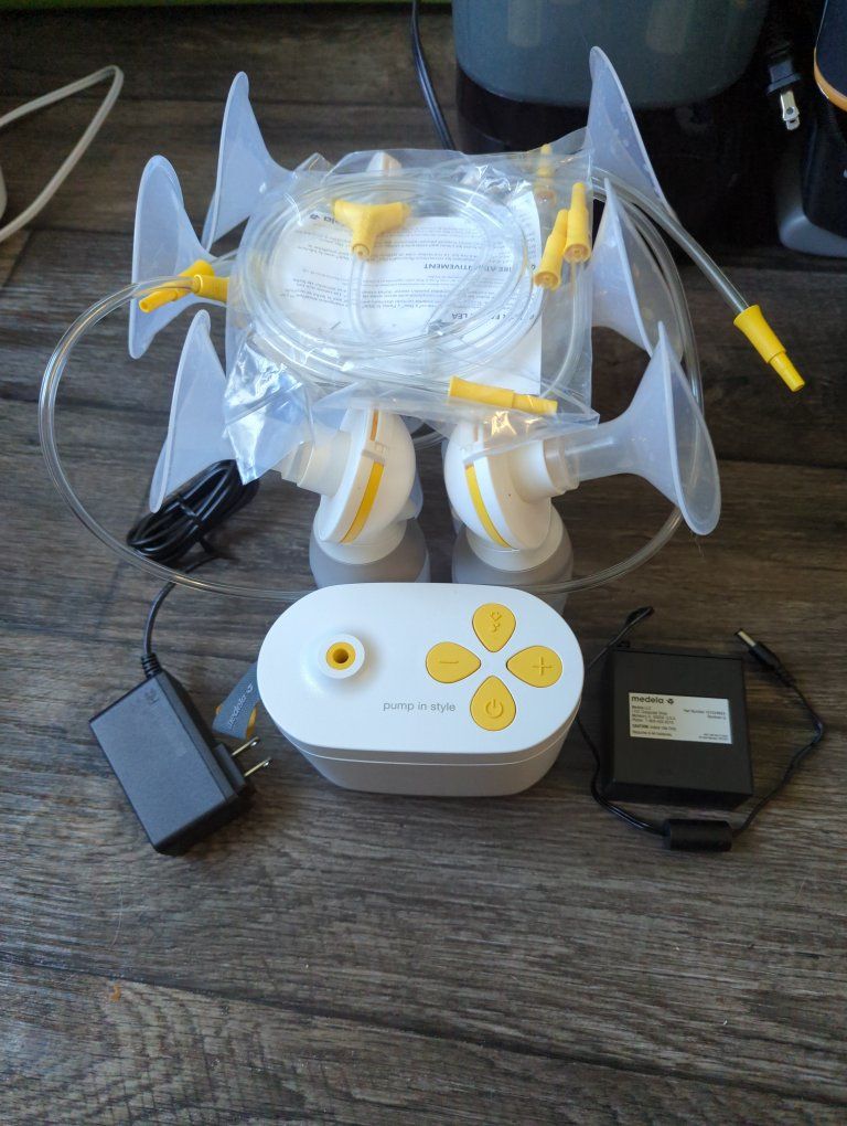 Medela Pump In Style Advanced Breast Pump Kit with Accessories, Yellow/White