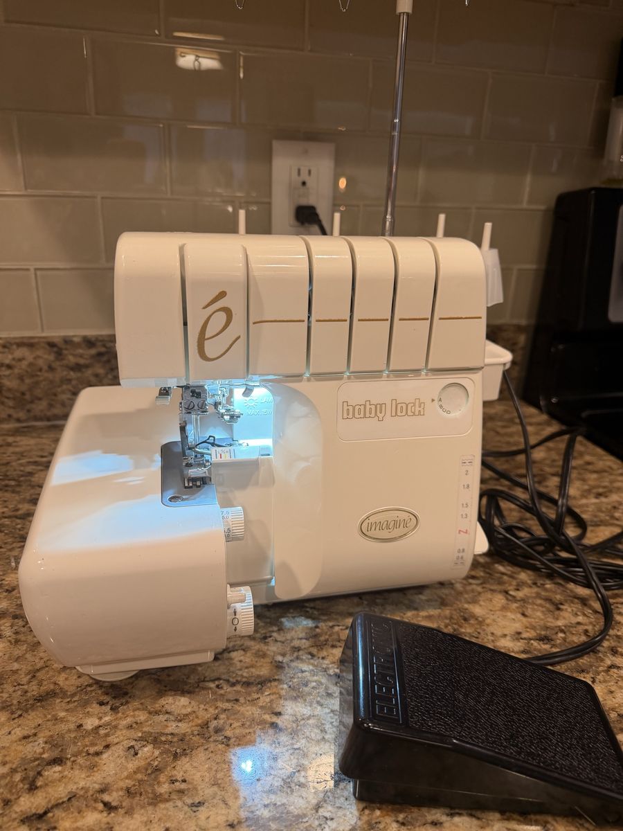 Baby Lock Imagine Serger Sewing Machine with Jet-Air Threading - Excellent Condition