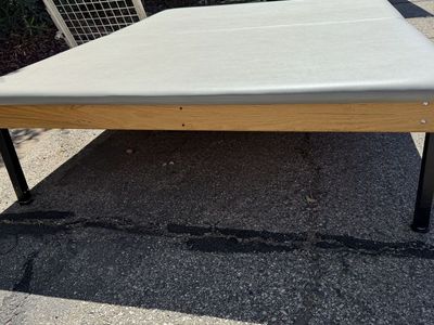 Physical therapy mat with hydraulics