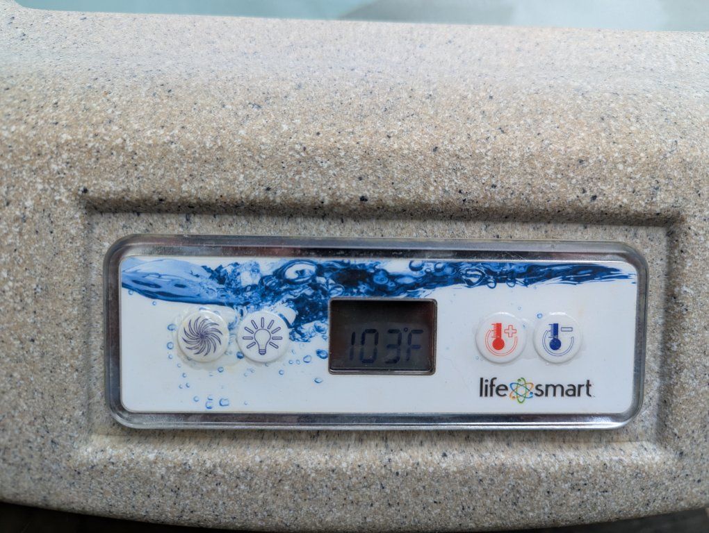 LifeSmart LS400 4-Person Plug & Play Hot Tub, Works Great!
