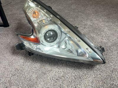 Nissan 370Z Headlight passenger side 375$ OBO