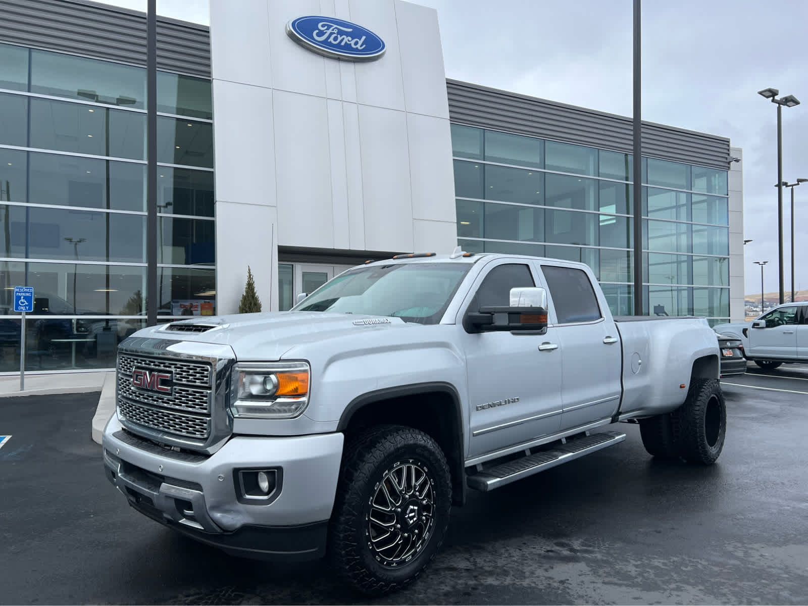 2019 GMC Sierra 3500HD Denali