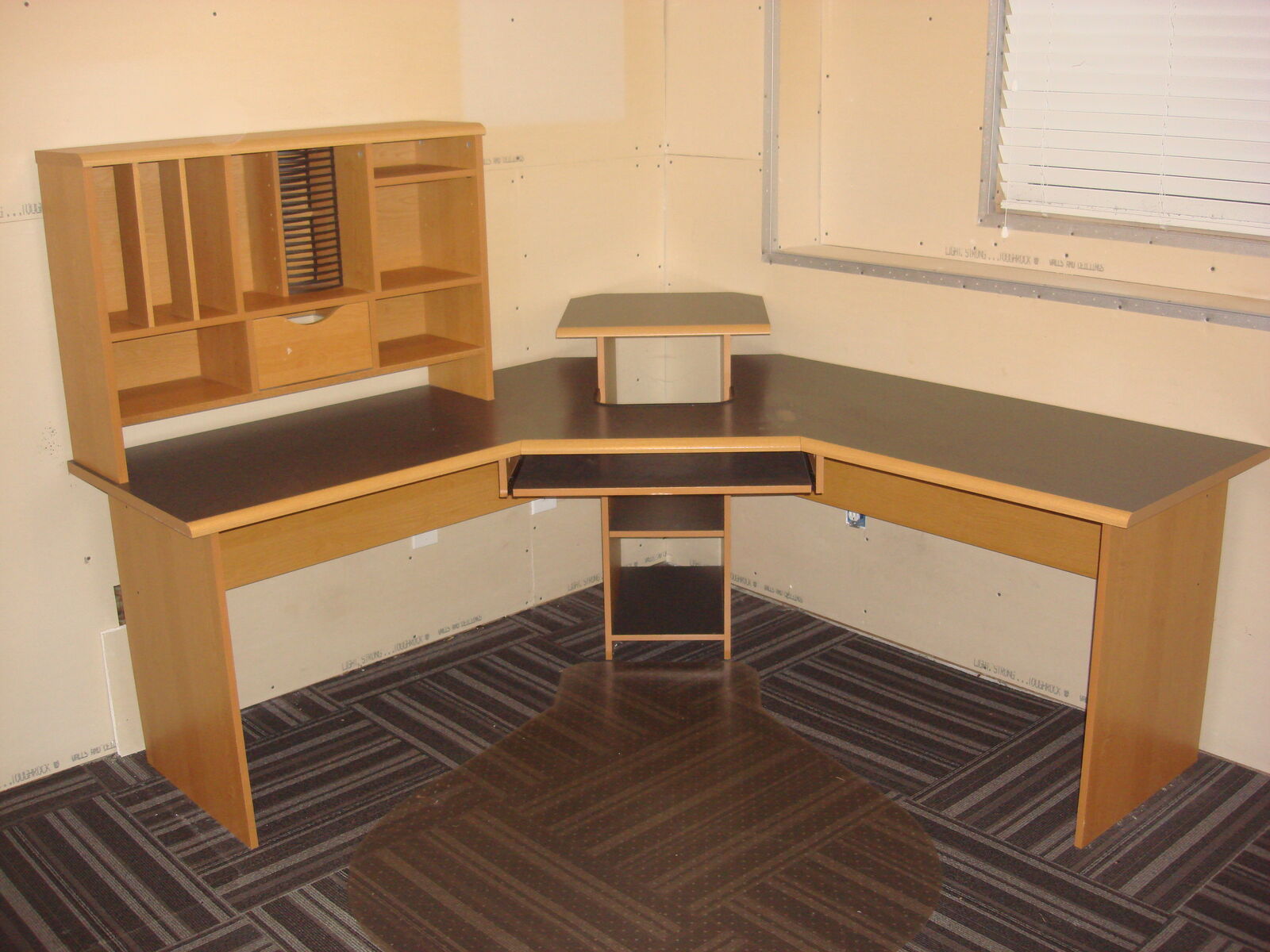 Corner Desk with hutch