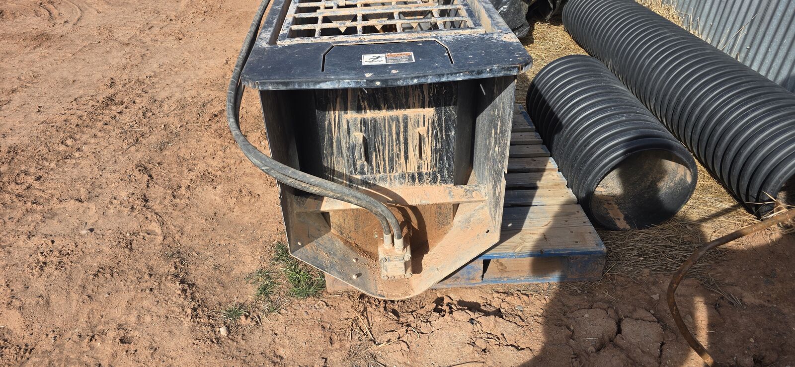 Skidsteer Cement mixing box. Like new