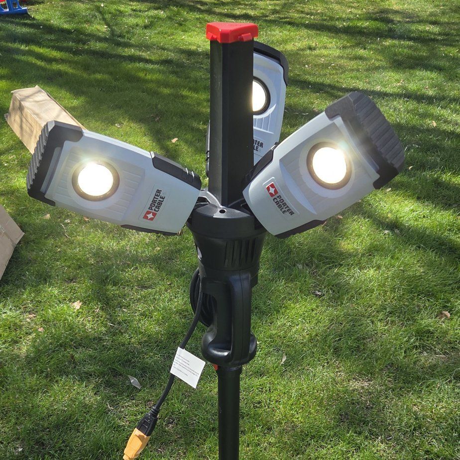 New Porter Cable 360 deg telescopic work light