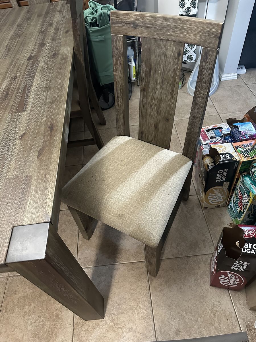 Dining Room Table & 6 Chairs