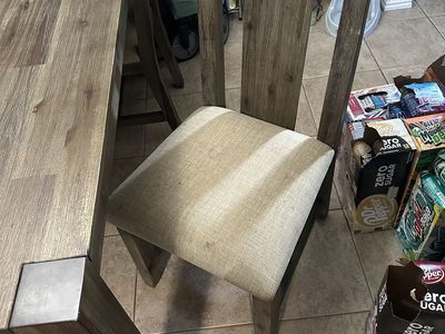 Dining Room Table & 6 Chairs