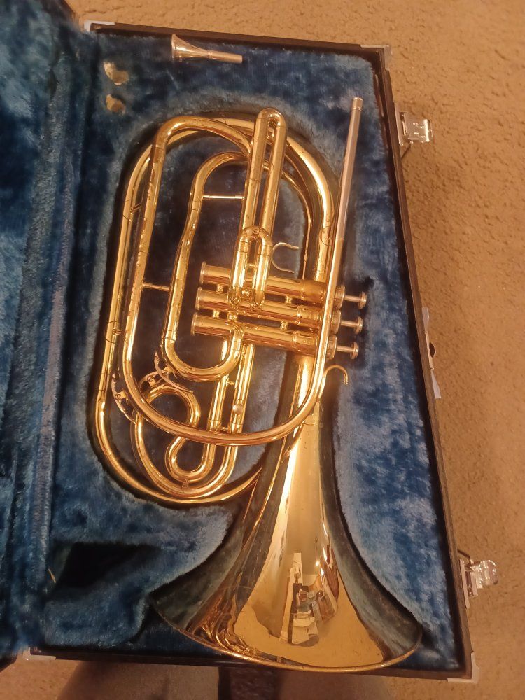 Yamaha Marching Mellophone Brass/French Horn. Instrument with Hard Shell Case