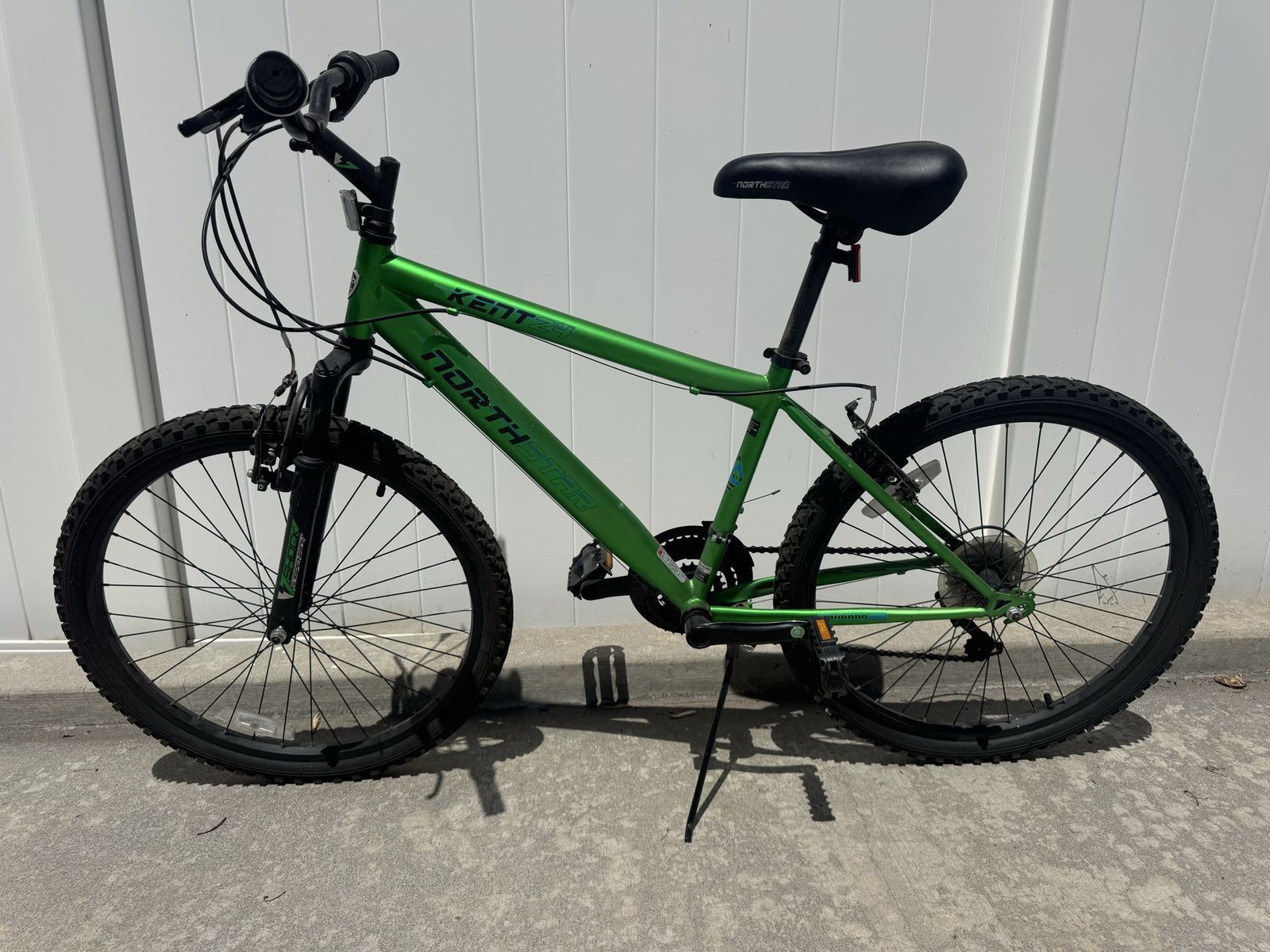 Boys 24" Kent Mtn Bike *excellent condition*