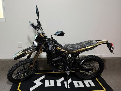 Surron Ultra Bee 21kW Street Legal Edition (Carbon Black & Desert Brown)