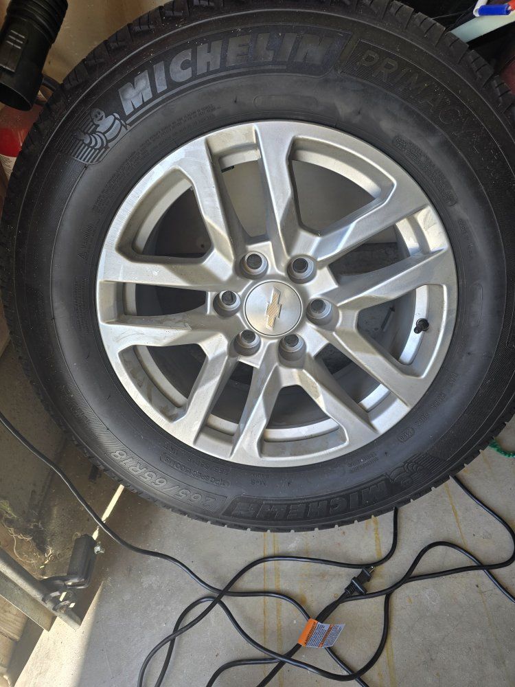 Chevy 18" Wheels with Michelin 265/65R18 Tires