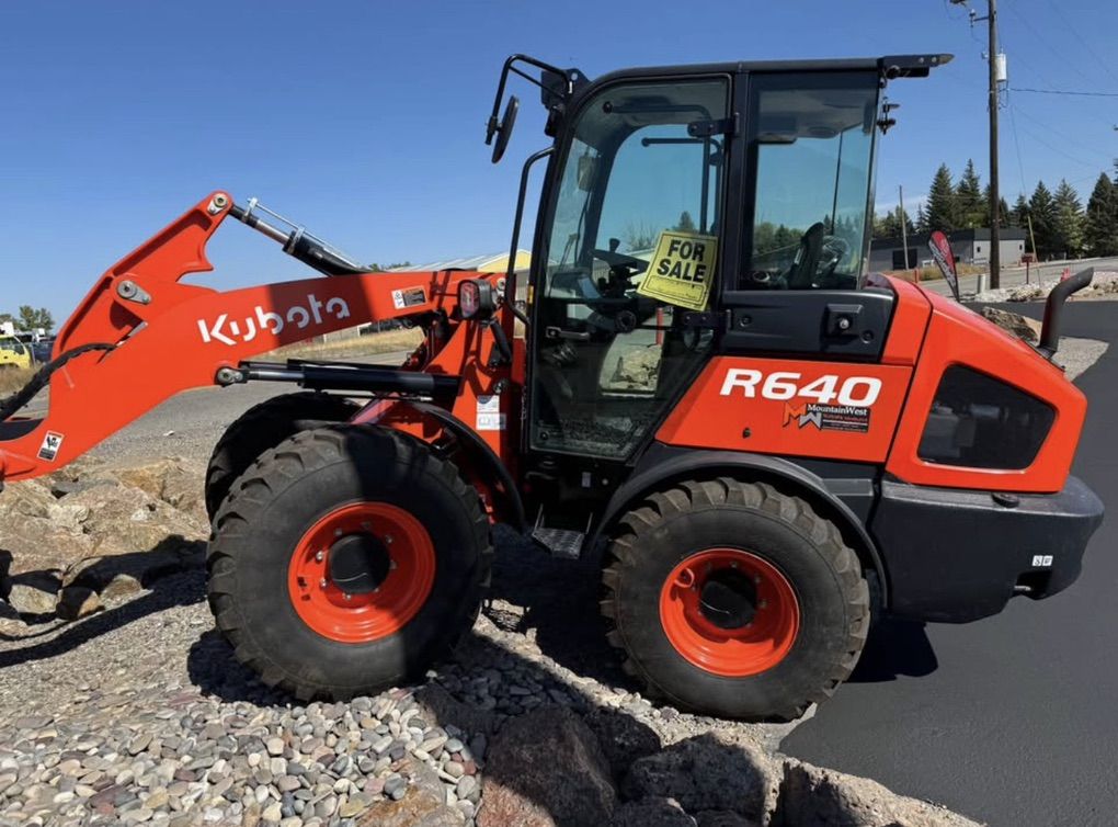 Kubota R640 Wheel Loader - 31 Hours
